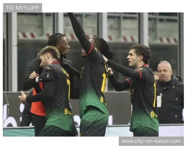 AC米兰围攻发动猛烈攻势,莱奥抽射被挡 AC米兰围攻发动猛烈攻势,莱奥抽射被挡